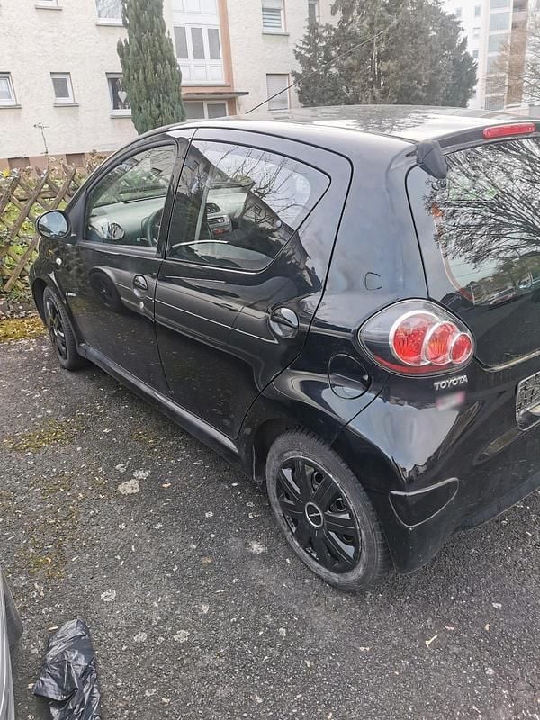 Gebraucht Toyota Aygo 68 PS (50 kW) 2009 Schwarz Kleinwagen