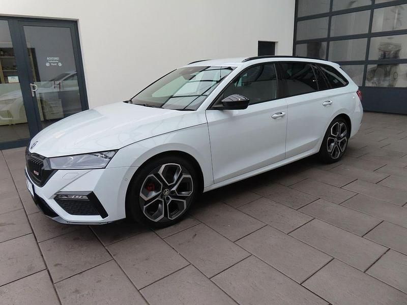 Weiß Gebraucht 2022 Skoda Octavia RS Kombi | 26.985 € (Guter Preis) - Bild 1/4