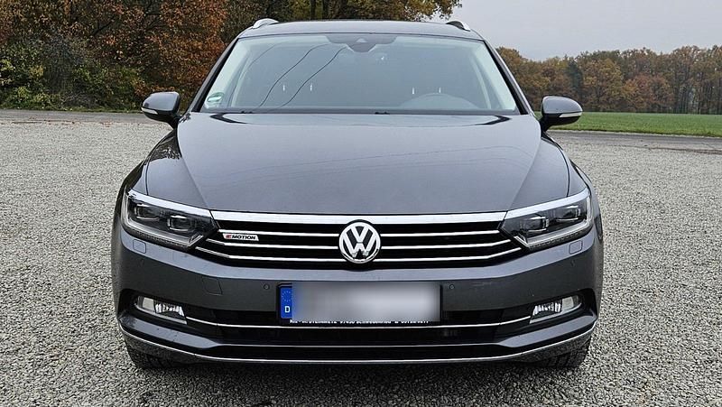 Grau Gebraucht 2016 VW Passat Highline Kombi | 13.900 € (Fairer Preis) - Bild 1/4