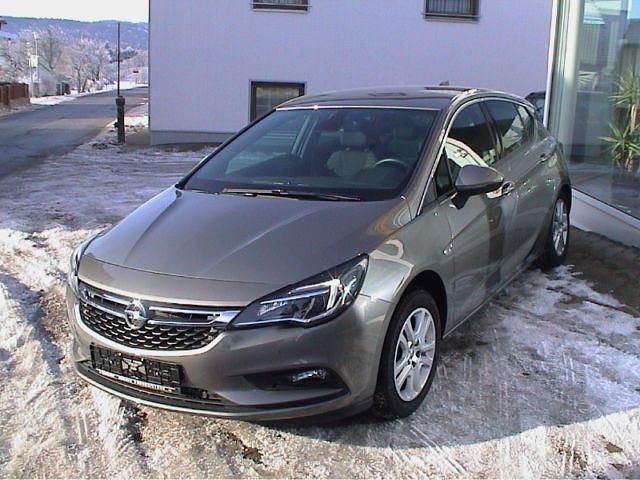 Gebraucht Opel Astra Dynamic 125 PS (91 kW) 2016 Beige metallic Limousine