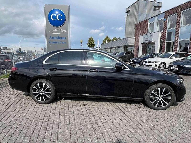 Schwarz Gebraucht 2021 Mercedes E300 Avantgarde Limousine | 32.999 € (Fairer Preis) - Bild 1/3