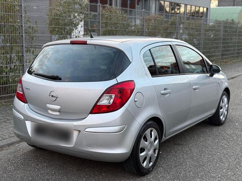 Second-hand Opel Corsa 87 CP (63 kW) 2010 Argintiu Hatchback