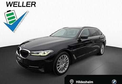 Schwarz Gebraucht 2021 BMW 520 Sport Line Kombi | 29.970 € (Superpreis) - Bild 1/4
