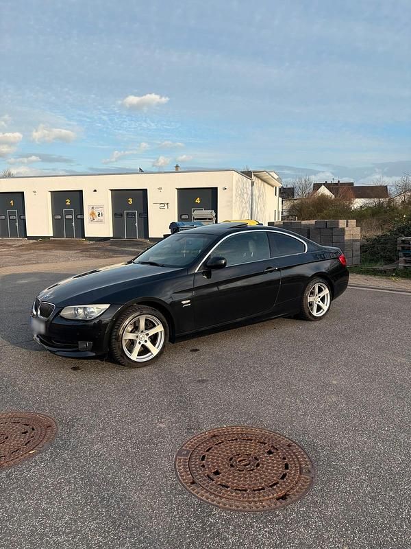 Gebraucht BMW 330 245 PS (180 kW) 2013 Schwarz Coupé