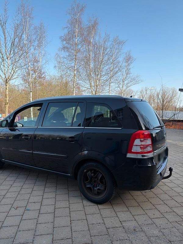 Gebraucht Opel Zafira 125 PS (91 kW) 2012 Schwarz Van / Kleinbus