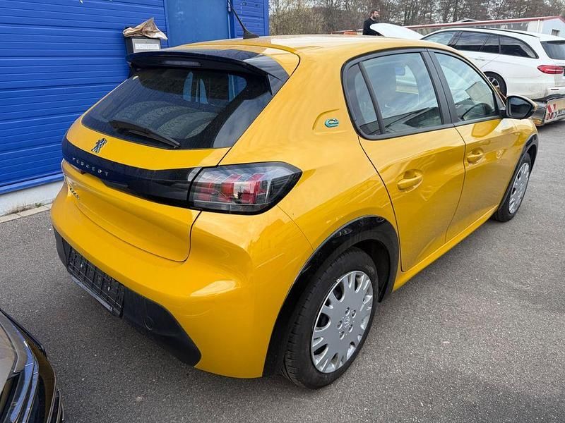 Gebraucht Peugeot e-208 Active 100 kW (136 PS) 2021 Gelb Kleinwagen