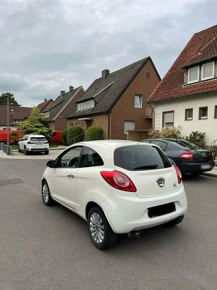 Używany Ford Ka 75 KM (55 kW) 2010 Biały Hatchback