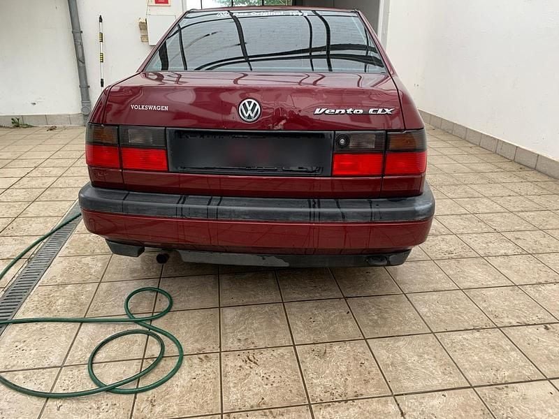 Gebraucht VW Vento 75 PS (55 kW) 1995 Rot Limousine
