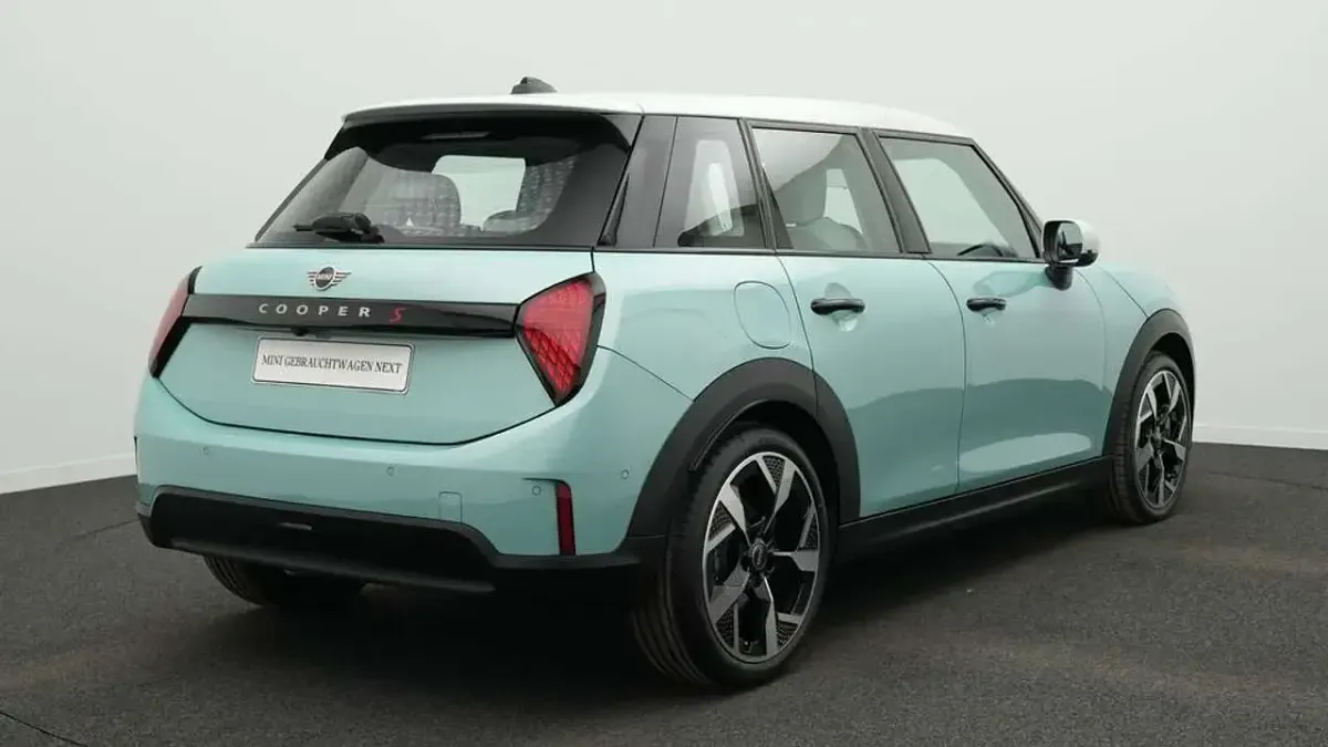 Second-hand Mini Cooper S Classic 204 CP (150 kW) 2025 Verde Hatchback