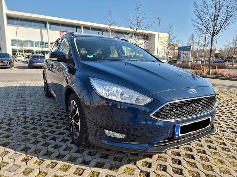 Gebraucht Ford Focus Business Edition 125 PS (91 kW) 2016 Blau Kombi