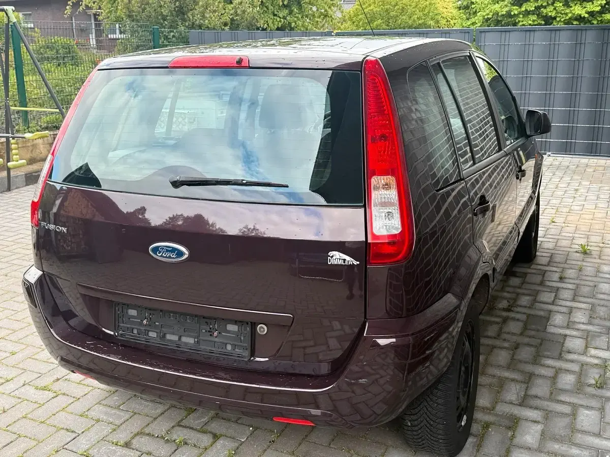 Gebraucht Ford Fusion 85 PS (62 kW) 2010 Violet Kleinwagen
