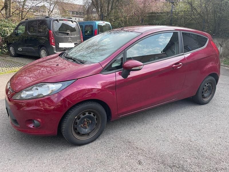 Gebraucht Ford Fiesta Trend 82 PS (60 kW) 2011 Rot Kleinwagen