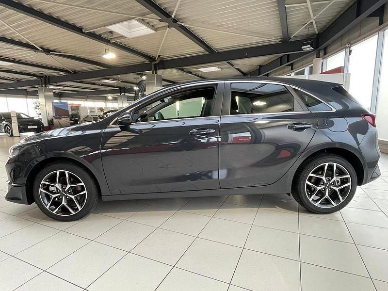Neu Kia Ceed 140 PS (102 kW) 2025 (h8g) dark penta metal m Kleinwagen