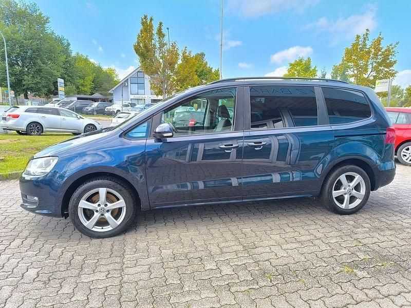 Gebraucht VW Sharan Trendline 140 PS (102 kW) 2012 Blau Van / Kleinbus