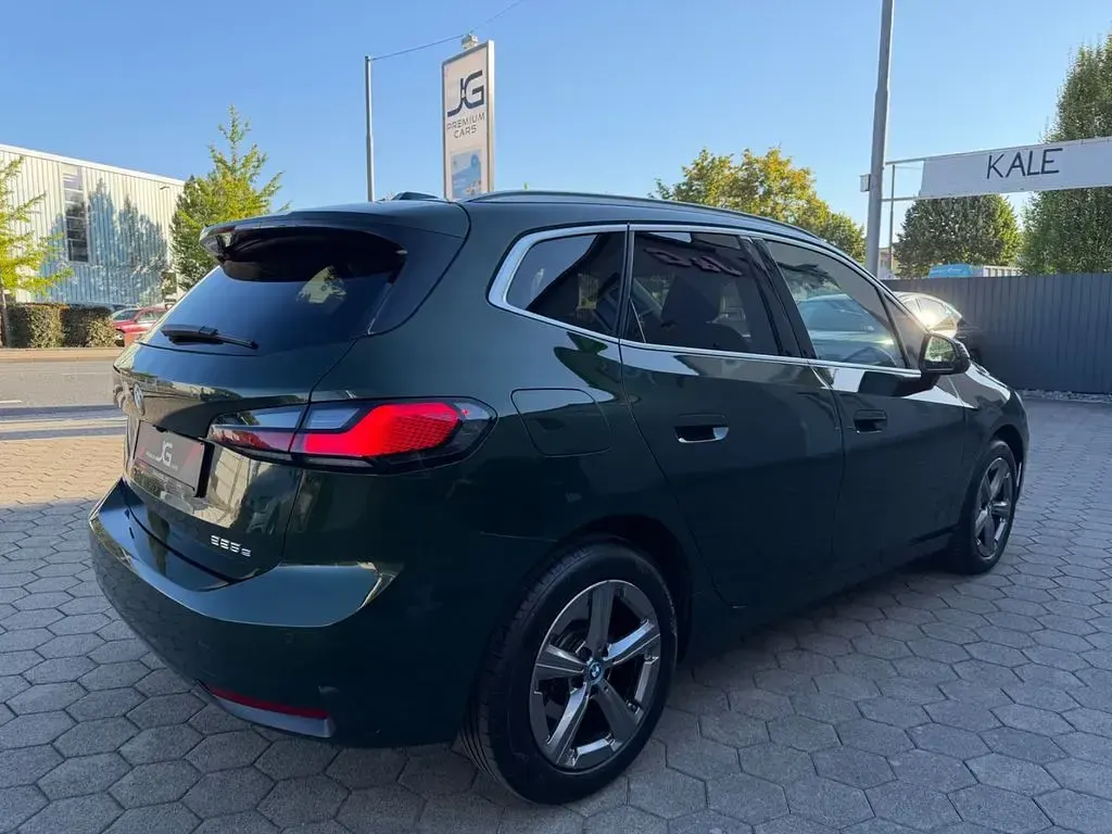 Gebraucht BMW 225 Active Tourer 245 PS (180 kW) 2023 Grün Van / Kleinbus