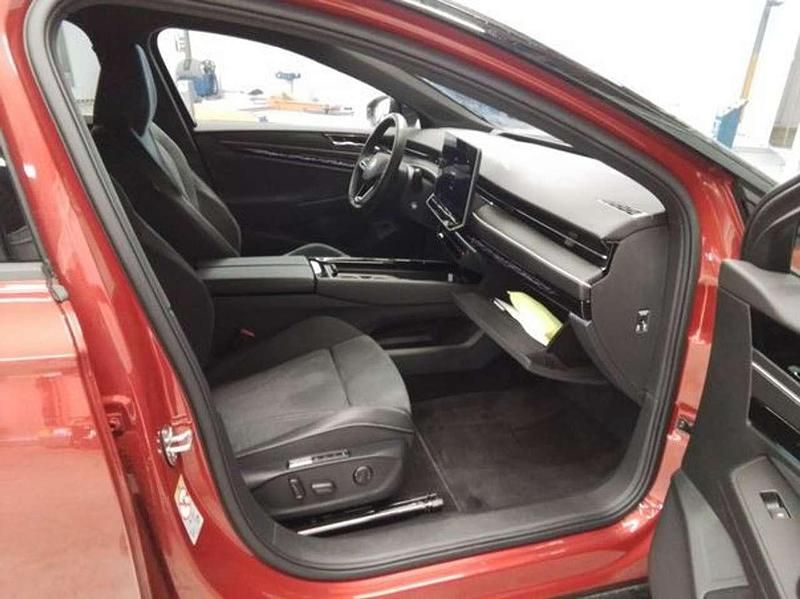 Gebraucht VW ID.7 Pro 210 kW (286 PS) 2025 Kings red metallic schwarz Kombi