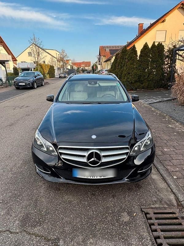 Gebraucht Mercedes E220 170 PS (125 kW) 2013 Schwarz Kombi