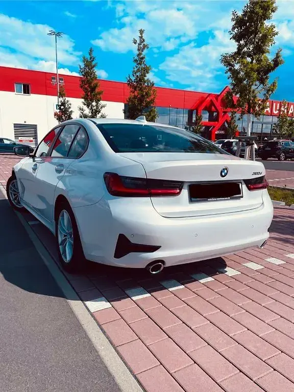 Używany BMW 320 190 KM (139 kW) 2019 Biały Sedan/Limuzyna