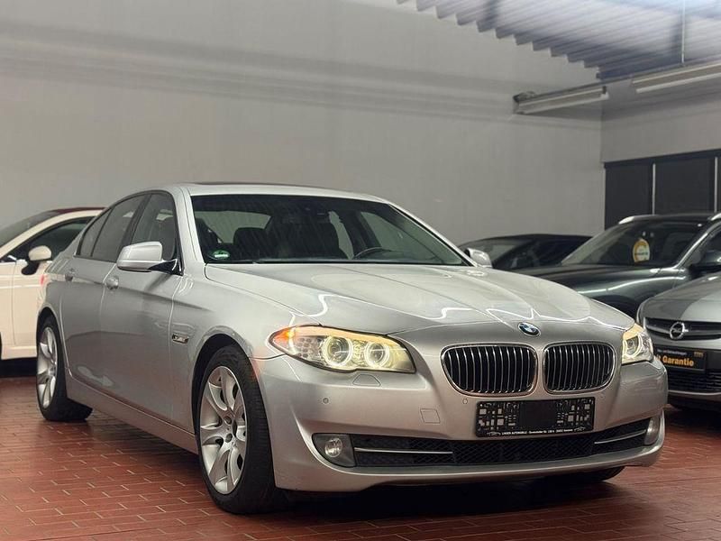 Silber Gebraucht 2010 BMW 530 Shadowline Limousine | 7.990 € (Superpreis) - Bild 1/4