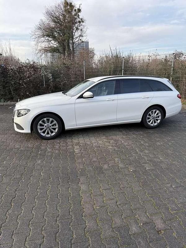 Gebraucht Mercedes E200 150 PS (110 kW) 2019 Weiß Kombi