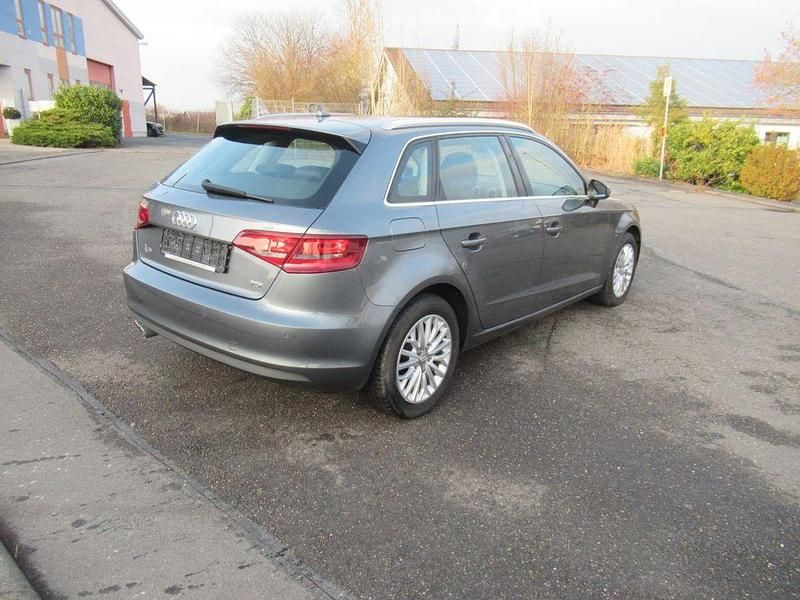 Gebraucht Audi A3 Ambiente 150 PS (110 kW) 2014 Grau Limousine