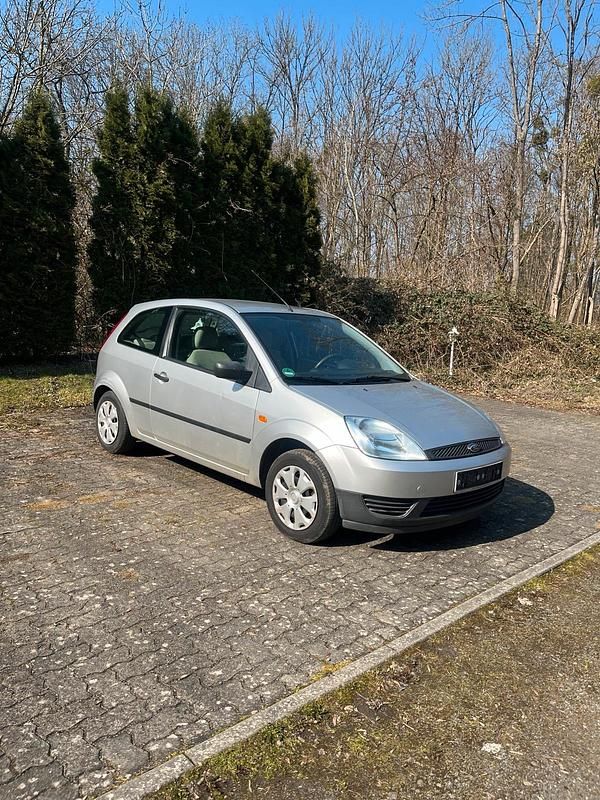 Gebraucht Ford Fiesta 69 PS (50 kW) 2003 Silber Kleinwagen