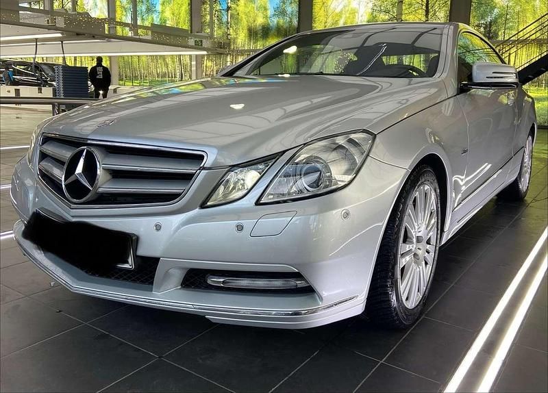 Silber Gebraucht 2012 Mercedes E220 Elegance Coupé | 11.490 € (Guter Preis) - Bild 1/4