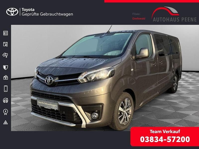 Grau Gebraucht 2024 Toyota Proace Verso Team Kombi | 40.665 € (Fairer Preis) - Bild 1/4