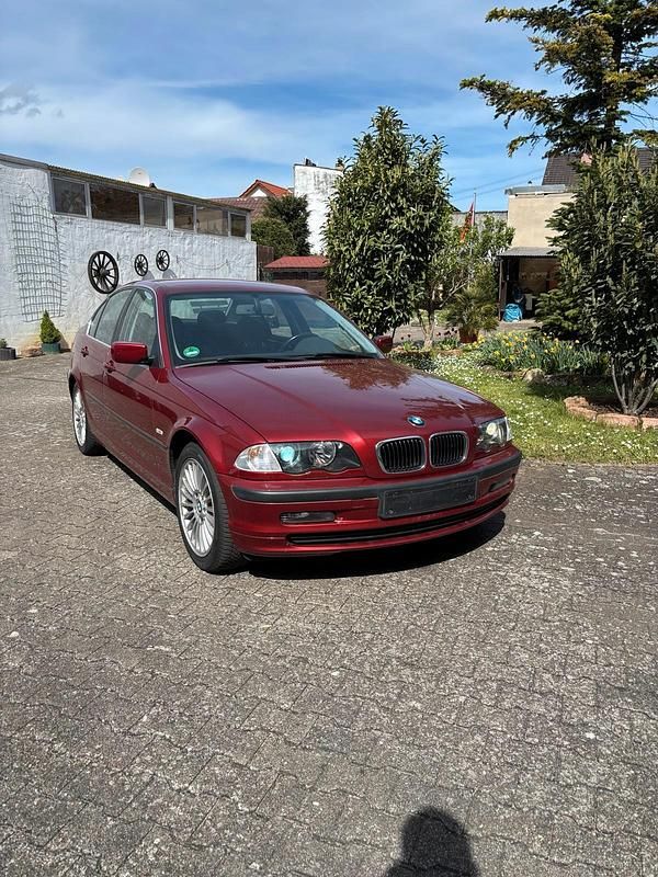 Gebraucht BMW 320 Basis 170 PS (125 kW) 2001 Rot Limousine