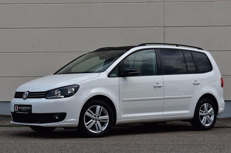 Weiß Gebraucht 2013 VW Touran Match Van / Kleinbus | 6.490 € (Superpreis) - Bild 1/4