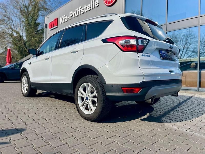 Gebraucht Ford Kuga Cool & Connect 150 PS (110 kW) 2019 Frozen white SUV