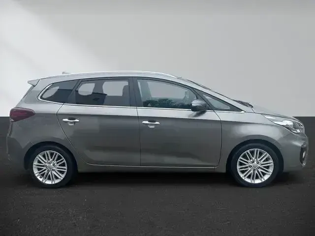 Gebraucht Kia Carens Vision 166 PS (122 kW) 2018 Titaniumsilber metallic Van / Kleinbus