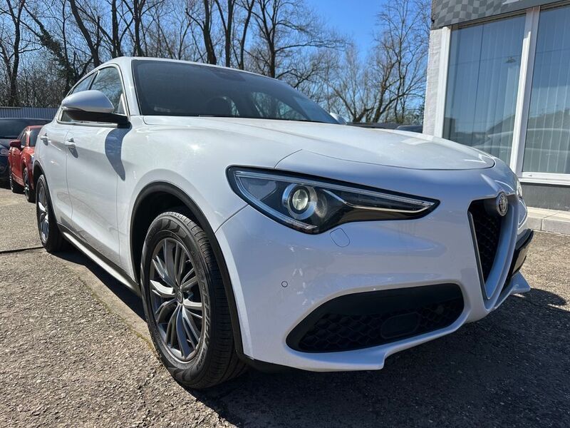 Weiß Gebraucht 2020 Alfa Romeo Stelvio Super SUV | 17.900 € (Fairer Preis) - Bild 1/4