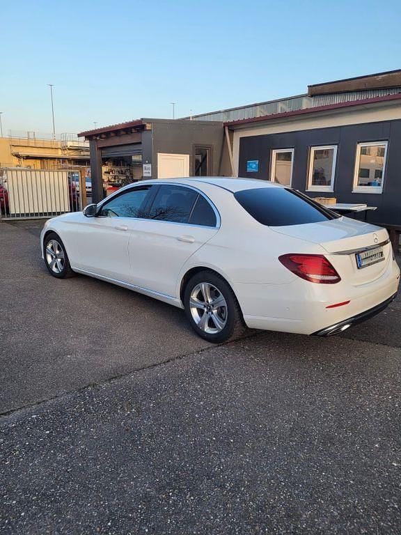 Gebraucht Mercedes E200 184 PS (135 kW) 2017 Weiß Limousine