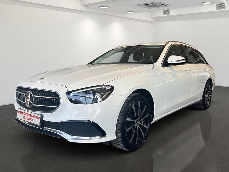 Gebraucht Mercedes E300 194 PS (142 kW) 2022 Polarweiss  unilack Kombi