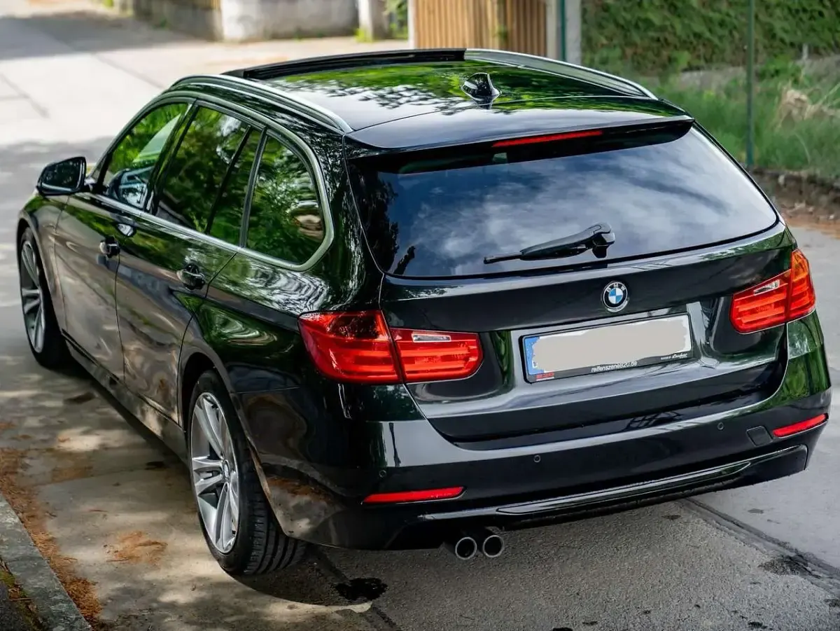 Gebraucht BMW 330 Sport Line 258 PS (189 kW) 2012 Black sapphire metallic Kombi