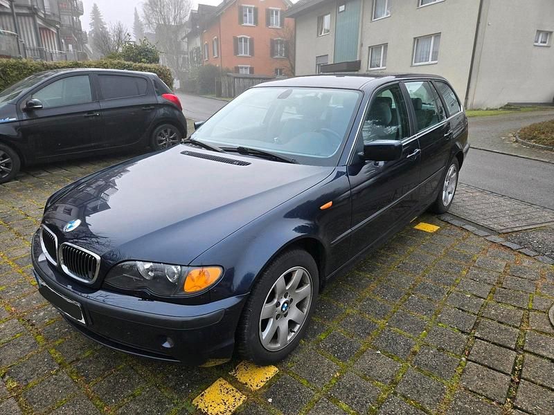 Blau Gebraucht 2001 BMW 320 Kombi | 1.300 € (Superpreis) - Bild 1/4