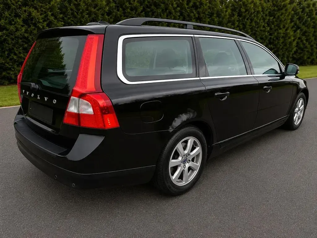 Gebraucht Volvo V70 Momentum 136 PS (100 kW) 2013 Schwarz Kombi