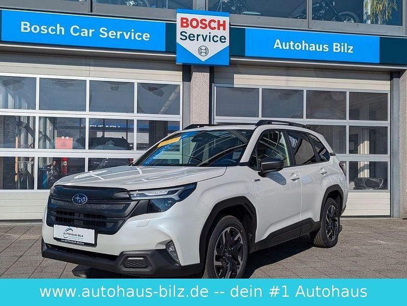 Neu Subaru Forester Exclusive+ 136 PS (100 kW) 2025 Crystal white perleffekt SUV
