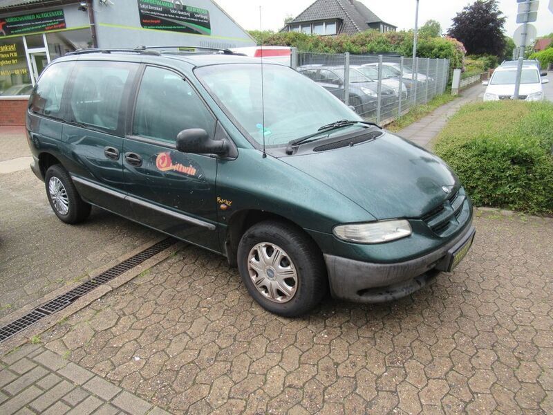 Gebraucht Chrysler Voyager 133 PS (97 kW) 2000 Grün Van / Kleinbus