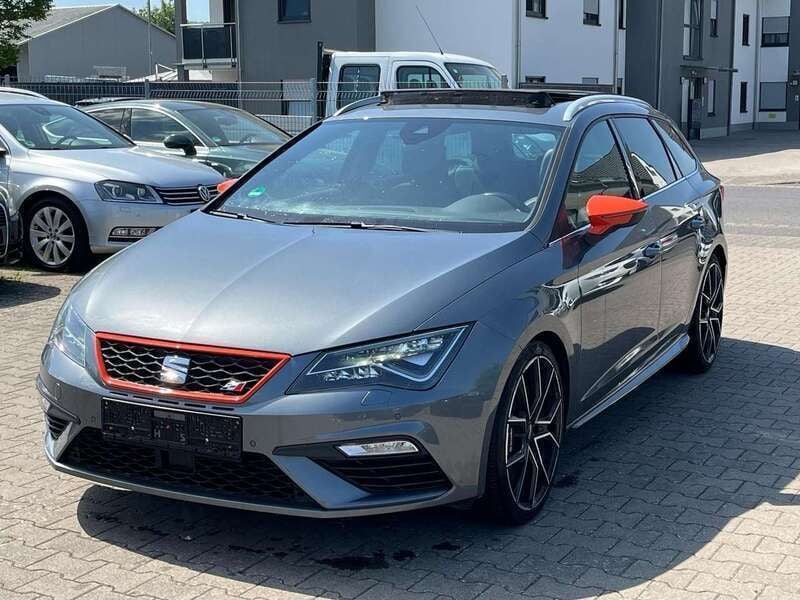 "pirineos" grau Gebraucht 2019 Cupra Leon Kombi | 17.999 € (Superpreis) - Bild 1/4