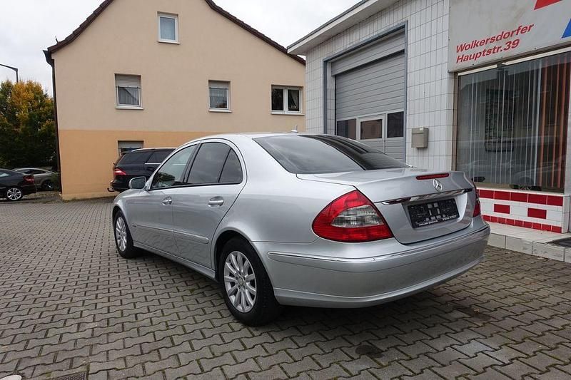 Gebraucht Mercedes E200 184 PS (135 kW) 2007 Silber Limousine