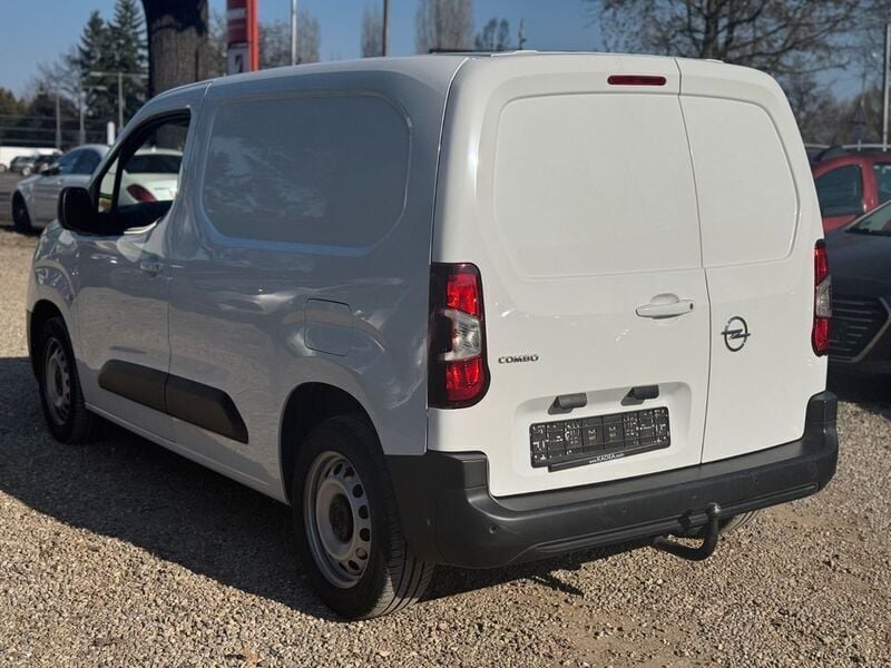 Gebraucht Opel Combo 131 PS (96 kW) 2020 Weiß Van / Kleinbus