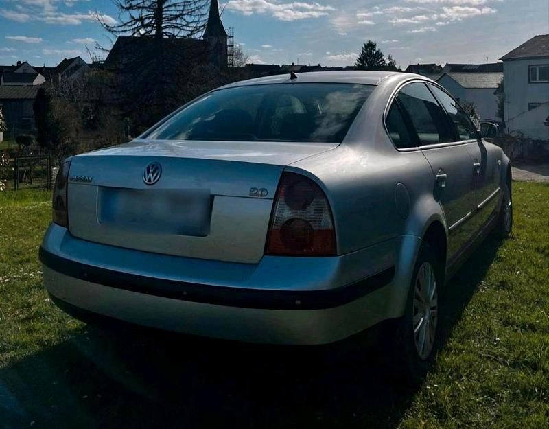 Gebraucht VW Passat 116 PS (85 kW) 2001 Silber Limousine