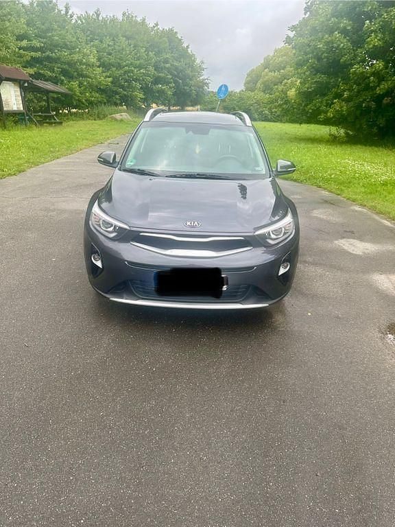 Grau Gebraucht 2019 Kia Stonic Platinum Edition SUV | 12.800 € (Fairer Preis) - Bild 1/4