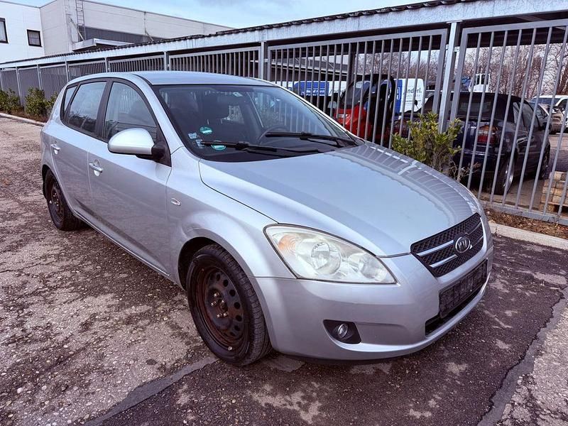 Gebraucht Kia Ceed EX 143 PS (105 kW) 2008 Silber Kleinwagen