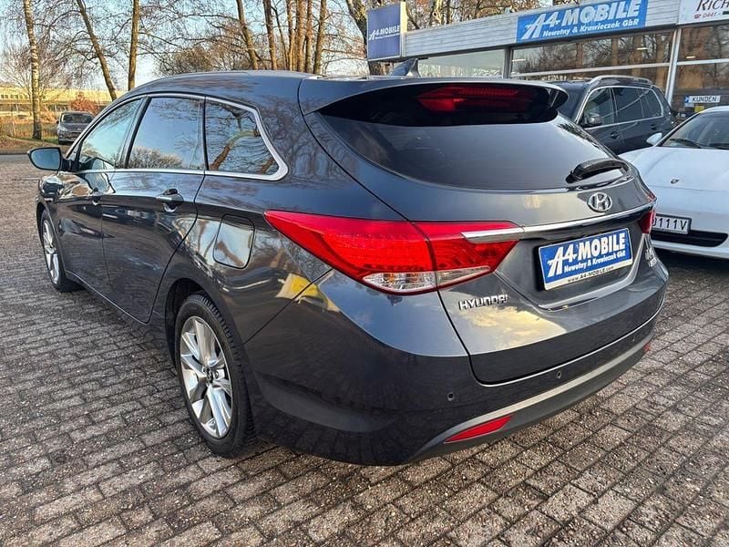 Gebraucht Hyundai i40 136 PS (100 kW) 2014 Blau Kombi