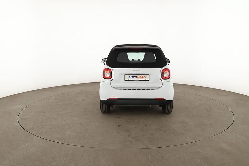 Gebraucht Smart ForTwo Cabrio Basis 71 PS (52 kW) 2019 Weiß Cabrio