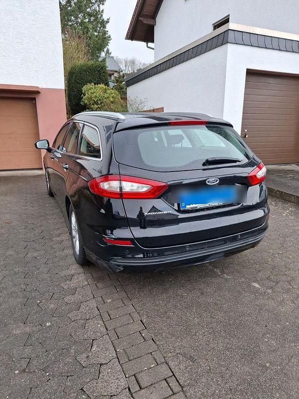 Gebraucht Ford Mondeo 150 PS (110 kW) 2015 Schwarz Kombi