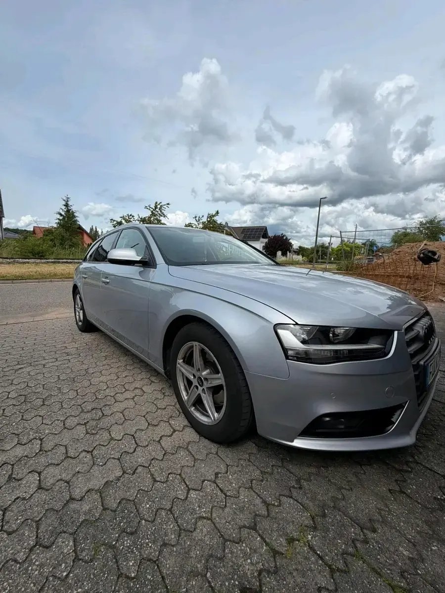 Gebraucht Audi A4 150 PS (110 kW) 2015 Grau Kombi